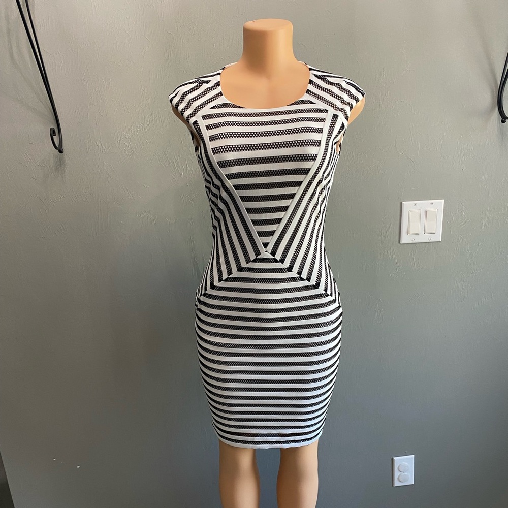 Cache‎ Black and White Geometric Midi Dress
